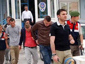 Kavgayı Ayırmak İsterken Gerçek Ortaya Çıktı