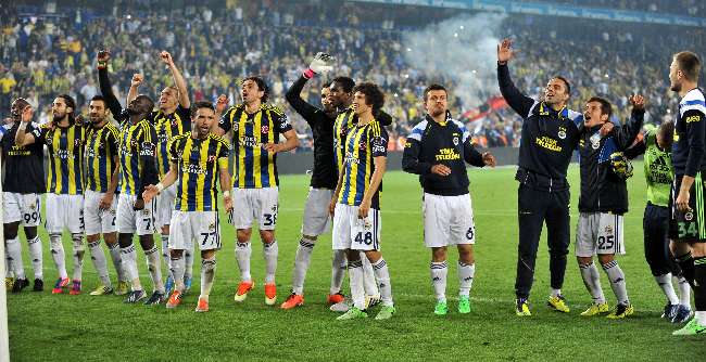 Fenerbahçe mücadeleyi bırakmıyor!