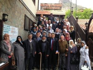 Ak Parti Gümüşhane Milletvekili Feramuz Üstün 40 Yıllık Evli Ailelerle Buluştu