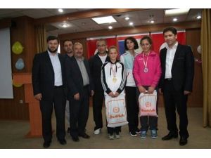 Başarılı Sporcular Ödüllendirildi
