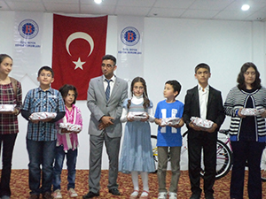 Hem Okudular, Hem De Ödül Aldılar