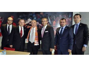 Sarı Kırmızı Platformdan Ünal Aysala Ziyaret
