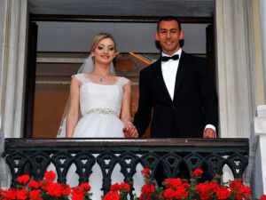 Umut Bulut Dünya Evine Girdi