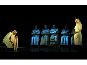 Rutkay Aziz 12 Yıl Sonra Sahneye Döndü