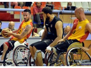 Galatasaray Tekerlekli Sandalye Basketbol Takımı Şampiyonluk Kupasını Kaldırdı