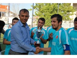 Rektörlük Kupasını Simsarlar Kazandı