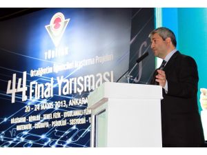 Elektrik Kesildi, Bakan Ergün Başarılı Öğrencileri Ödüllendirmekten Vazgeçmedi