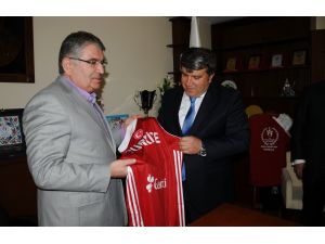 Eski Bakan Şahin, Orduspor Maçını İzledi