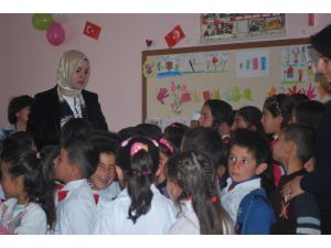 Milletvekili Eşinden Çözüm Sürecine Kitaplı Destek