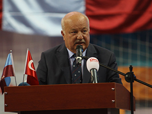 Sadri Şener Yine Çok Kızdıracak