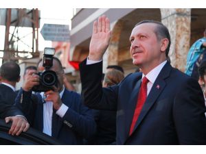 Başbakan Erdoğan, Reyhanlı’da Kızını Ve Torununu Kaybeden Döne Anayı Ziyaret Etti