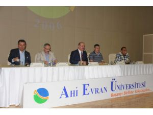 Ak Parti’li Çelik, Ahi Evran Üniversitesi’nde Söyleşiye Katıldı