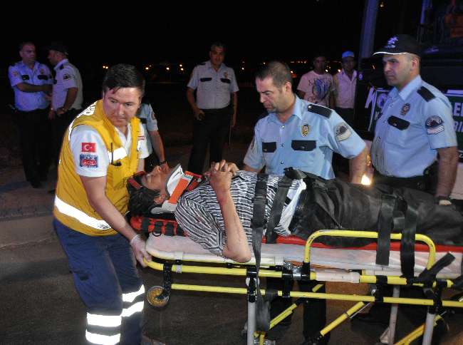 Otobüsten düşen taraftar ağır yaralandı