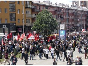 Kosova’da Binlerce Kişi Eulex’i Protesto Etti