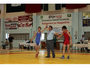 Grekoromen Güreş Grup Müsabakaları Sona Erdi
