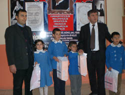 Esnaftan Öğrencilere Ayakkabı Yardımı