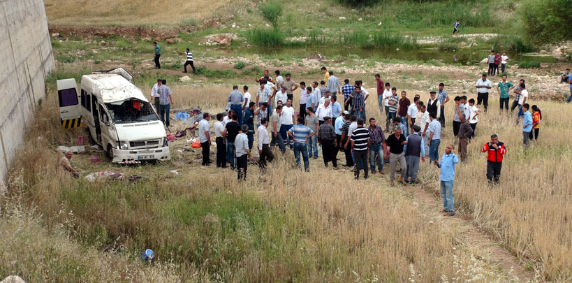 Minibüs Köprüden Uçtu: 9 Ölü