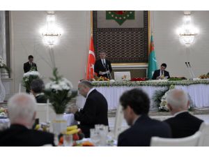 Cumhurbaşkanı Gül, Türkmenistan Devlet Başkanı Berdimuhamedovdan Verdiği Yemeğe Katıldı