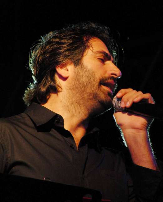 Mahsun Kırmızıgül: Politikacıları kovun