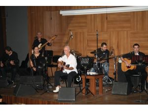 İlhan Şeşen Sakaryalıları Coşturdu