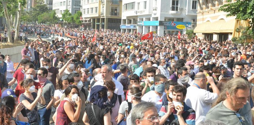 Polis Çekildi Geziye Akın Başladı