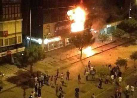 AK Parti binasını yaktılar