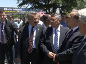 Chpli Vekiller, Gözaltındaki Eylemcilere Yemek Götürdü