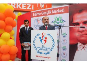 Bakan Müezzinoğlu, Gençlerle Birlikte, Gençlik Merkezini Açtı