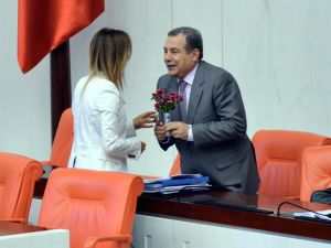 Chpli Vekilden İçişleri Bakanı Gülere İlginç Hediye