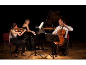 Ayur Trio, Halkalı Sahnesi’nde