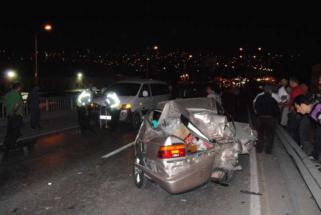 İntihar Maksadıyla Yola Atladı, 6 Araç Birbirine Girdi