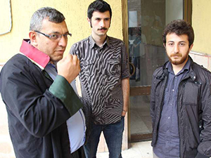 Başbakan’ın Fotoğrafına Dart Atma Davası Başladı