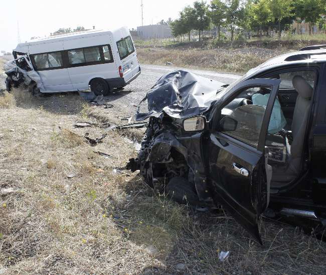 Hatalı Sollama Kazaya Davetiye Çıkardı: 15 Yaralı