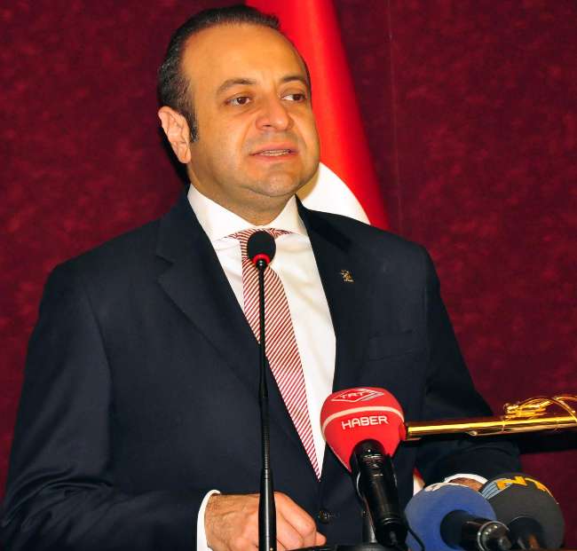 Köpekler istedi diye atlar ölmez