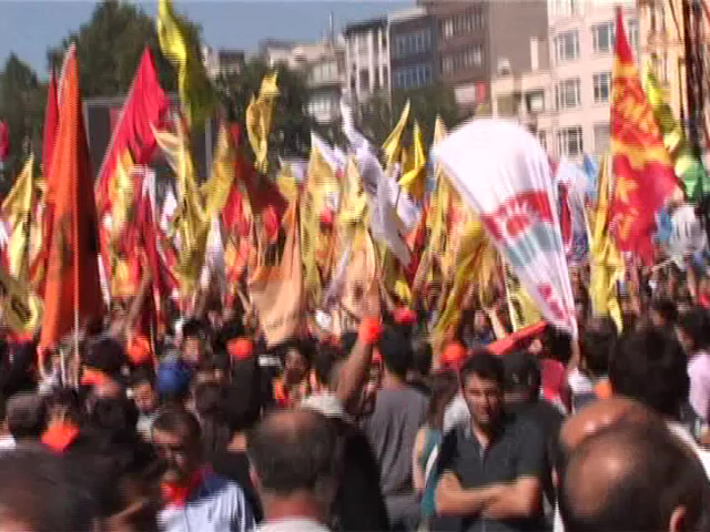 Taksim mitinginde gerginlik