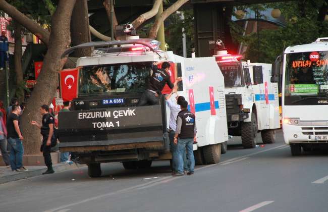 TOMAları Türk bayrakları ile donattılar