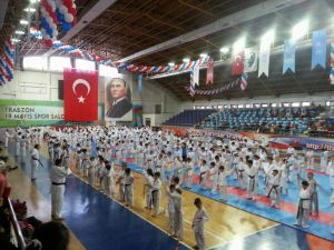 Genç Karateciler Dünya Şampiyonları İle Buluştu