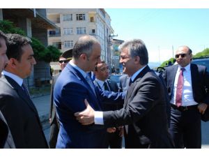 Cumhurbaşkanı Abdullah Gül’e Of’ta Yoğun Sevgi Gösterisi