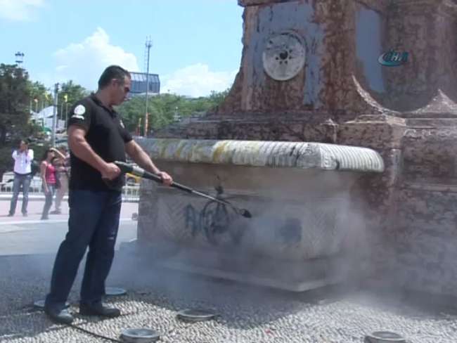 Atatürk Anıtı’ndaki yazılar temizlendi