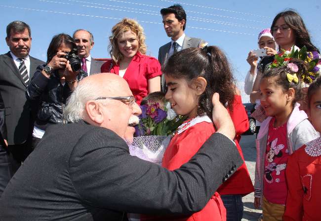 Öğretmenlere Müjdeyi Verdi