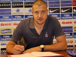 Trabzonspor Batuhan Karadeniz İle 3 Yıllık Sözleşme İmzaladı