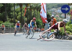 Avrupa Triatlon Şampiyonasında Korkutan Kaza