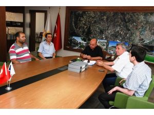 Gediz Uluoymak 1 Eylül Spor Kulübünden Başkan Saraoğluna Özel Takım Forması