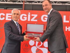 Cengiz Göllü Voleybol Salonu Kapılarını Açtı