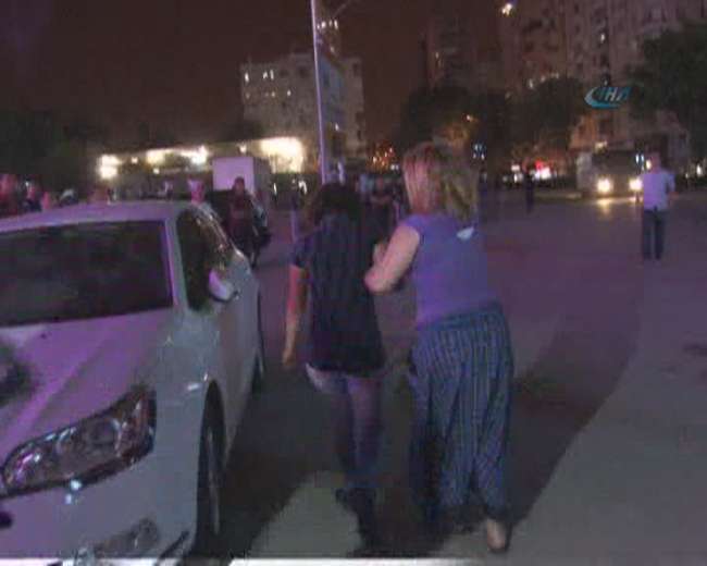 Eyleme Katılan Kızına Dayak Attı