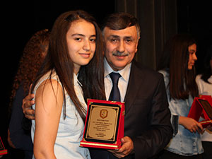 Yeni Rekorlu Öğrencilerden Muhteşem Yılsonu Etkinliği