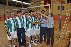 Voleybol Turnuvasının Şampiyonu ETEM Oldu