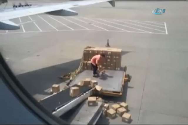 Havaalanında Skandal Görüntüler