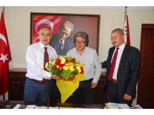 Yalovalı Galatasaraylılardan Emniyet Müdürüne Forma