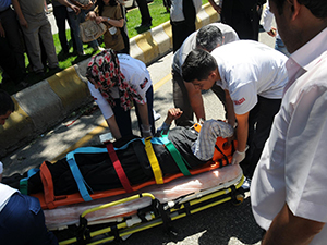 Karşıdan Karşıya Geçerken Araba Çarptı